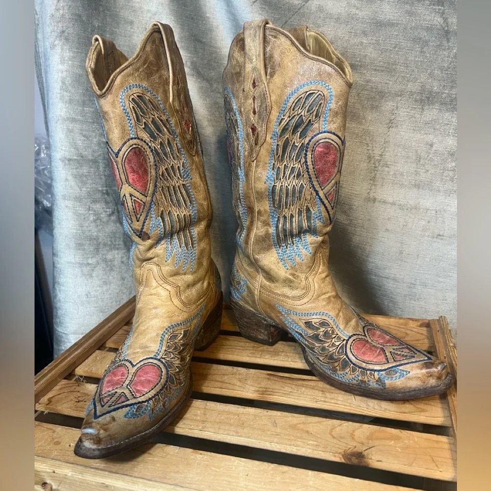Corral Heart & Wings Leather Western Boots in Sand. Women's Size 8M. #9089 - Picture 1 of 14